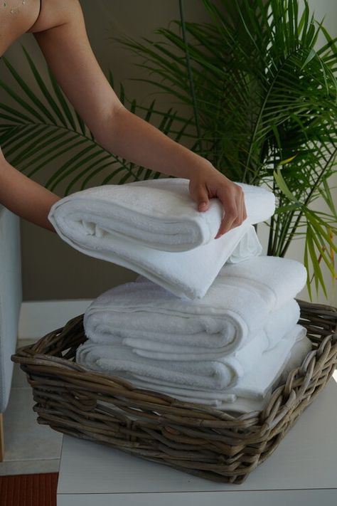 Body Massage Spa, Egyptian Cotton Towels, Towels For Bathroom, Towel Sets, Black Towels, Green Towels, Spa Towels, Massage Room, Luxury Towels