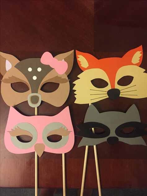 Woodland animal masks for photo booth Baby Shower Photo Booth Props, Baby Shower Table Centerpieces, Fox Baby Shower, Baby Shower Photo Booth, Baby Shower Gift Basket, Baby Shower Bbq, Trendy Baby Shower Ideas, Girl Baby Shower Decorations, Boy Baby Shower Themes