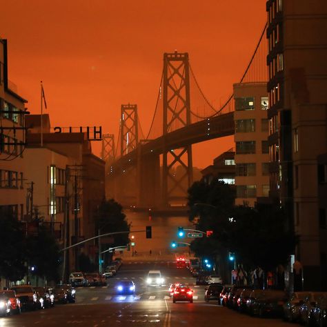 New York Orange Sky, California Wildfire, New York Bridge, Astrological Chart, California Wildfires, Paradise City, Fire Image, Orange City, Apartment Bedroom