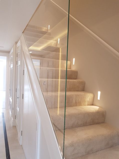 Entrance Hall Inspiration, Agnus Cloud, Glass Stairway, Hallway Staircase, Wood Floor Design, House Staircase, Home Hall Design, Dream Apartment Decor, Stair Decor