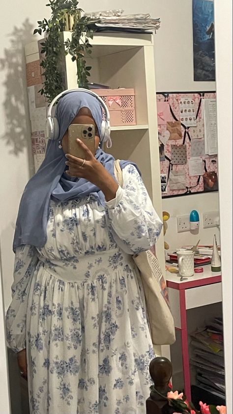 Floral Hijab Dress, Hijabi Dresses Casual, Floral Hijab, Hijabi Dresses, Modest Floral Dress, Hijabi Fits, Dress Abaya, Modern Hijab Fashion, Eid Outfits