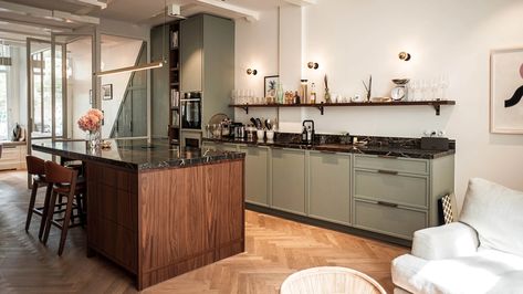 Amsterdam Kitchen, Kitchens 2020, Italy Kitchen, Walnut Island, Walnut Kitchen, Walnut Cabinets, Scandinavian Kitchen, Kitchen Marble, Kitchen Inspiration Design