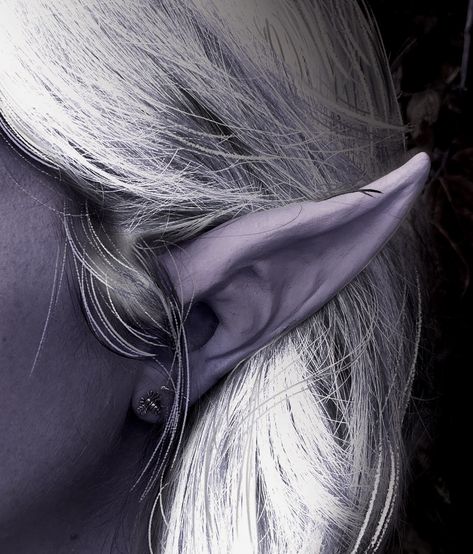 Purple Tiefling White Hair, Purple Elf Aesthetic, Drow Aesthetic Purple, Tiefling Aesthetic Purple, Dnd Drow Aesthetic, Purple Skin Character, Purple Skin Aesthetic, Purple Tiefling Aesthetic, Tiefling Aesthetic