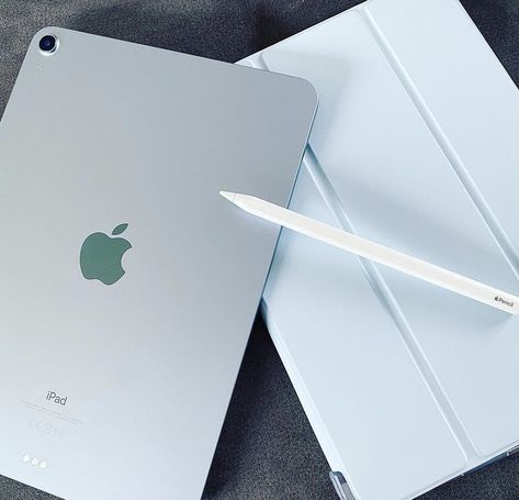 Ipad Air Silver, Apple Ipad Air Aesthetic, Ipad Air 5 Blue Aesthetic, Blue Ipad Air Aesthetic, Ipad Air Blue Aesthetic, Ipad Blue Aesthetic, Ipad Air 5th Generation Aesthetic, Ipad 10th Generation Blue, Ipad Air 4 Aesthetic