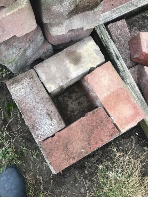 Looking to fill in an odd corner, lift up you planters or just want to liven up your outdoor patio? Here’s a simple and eye catching DIY! If you’re like me and have several brick around from patios, you can salvage what you have and create something perfect for your outdoor space. Salvaging old brick or buying new brick pavers I had quite a bit of left over brick from an old patio that was dug up. You can use salvage brick or buy new brick pavers from a store. If you get the standard… Home Exterior Brick, Brick Home Exterior, Brick Patio Ideas, Brick House Exterior, Fireplace Brick, Brick Planter, Brick Projects, Brick Patio, Planter Project