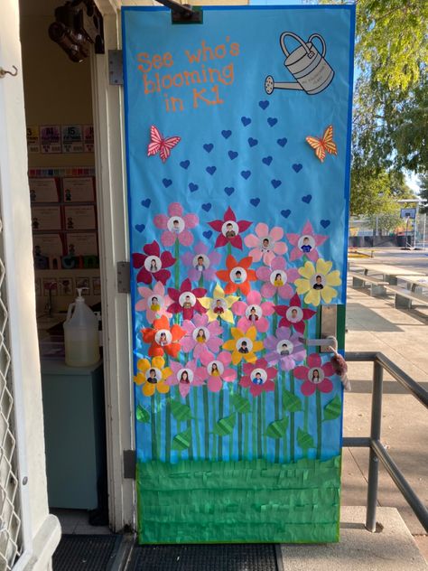 Spring school classroom door idea Spring Door Preschool, Spring Classroom Door Decorations, Spring Door Decorations Classroom, Kindergarten Door, Garden Theme Classroom, Spring Classroom Door, Spring Room, Holiday Door Decorations, Spring Door Decoration