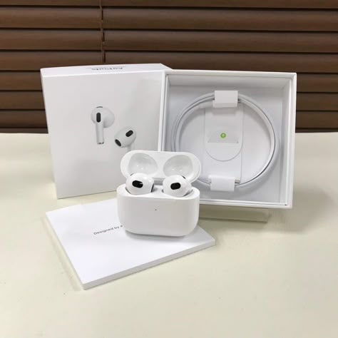 Air Pods Aesthetic, Airpod 4, Fone Apple, Dr Mundo, Iphone Bluetooth, Iphone Gifts, Air Pods Pro, Airpods 4, Apple Pro