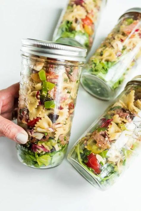 Bowtie Italian Pasta Salad in Jars consists of Farfalle pasta, salami, cheese, tomatoes, olives, Mozzarella cheese, and Italian dressing! #salladinajar #jarcuterie #reluctantentertainer Pasta Salad In A Jar Recipes, Italian Salad In A Jar, Pasta Salad In A Cup, Pasta Salad Mason Jar, Mason Jar Appetizers, Pasta In A Jar, Jar Pasta Salad, Pasta Salad In A Jar, Valentines Picnic