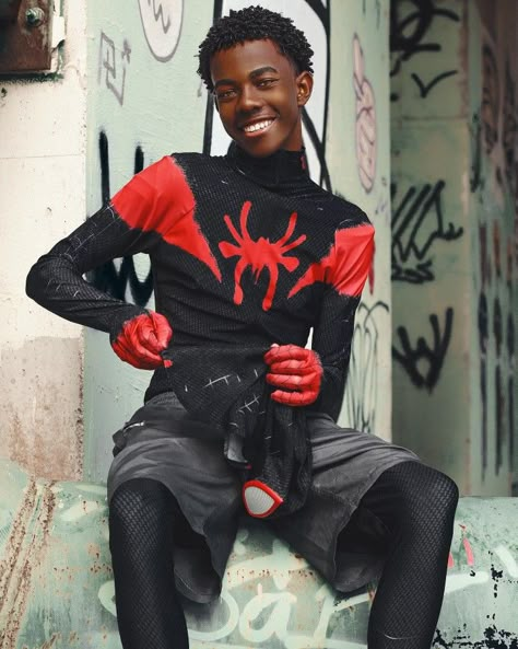 Miles Morales cosplay, black boy, fotografia, Brasil, homem aranha. Miles And Gwen Cosplay, Diy Miles Morales Costume, Miles Cosplay, Miles Morales Cosplay, Miles Morales Costume, Black Heroes, Adventure Time Comics, Black Cosplay, Spiderman Ps4