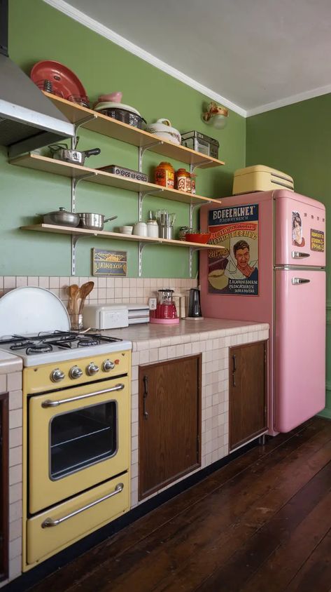 11 Vintage Kitchen Design Ideas with Retro Appliances and Bold Colors – HPD TEAM Colored Appliances In Kitchen, 1945 Kitchen, Vintage Kitchen Design, Retro Oven, Minecraft Kitchens, 90s Kitchen, Basement Kitchenette, Mess Hall, 50s Kitchen