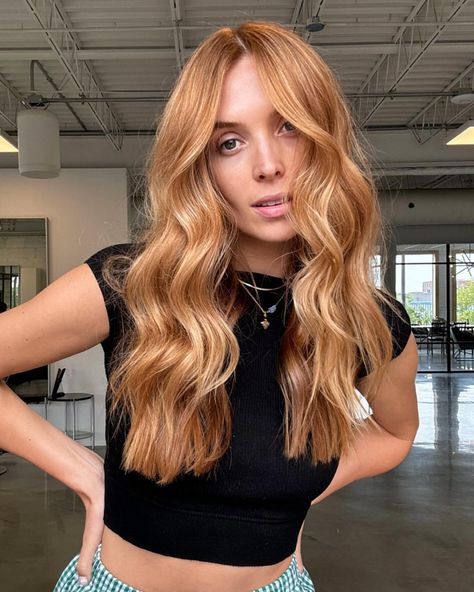 25 Red Hair with Blonde Highlights: Bold and Trendy Ideas to Elevate Your Hairstyle Ginger Balayage Blonde, Red Lowlights In Blonde Hair, Ginger Highlights, Ginger Balayage, Red Hair With Blonde, Blonde With Red Highlights, Soft Blonde Highlights, Blonde Highlights Ideas, Warm Blonde Highlights