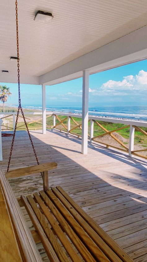 Beach House Back Porch, Beach House Aethstetic, Beach Country House, Dream Beach Houses Exterior, Summer Beach House Aesthetic, Old Beach House Aesthetic, Beach House Pantry, Mallory Aesthetic, Outdoor Beach House