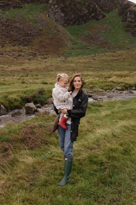 Denim Update - Julia Berolzheimer Wellies Outfit, Ireland Outfits, Straight Jeans Outfit, Off White Jeans, Julia Berolzheimer, Preppy Chic, Mommy Style, Fashion Aesthetics, Mom Style