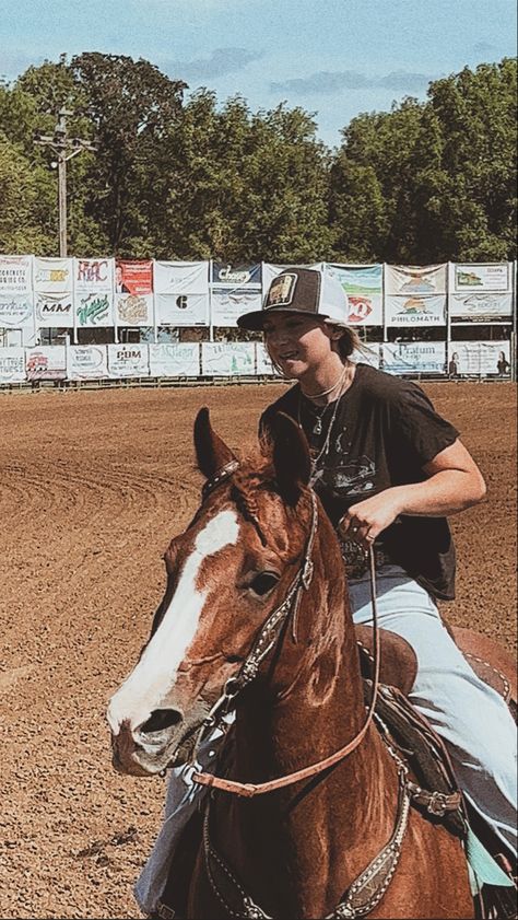 Western Horses Barrel Racing, Barrel Racer Aesthetic, Barrel Racing Wallpaper, Barrel Racing Aesthetic, Barrel Racing Photos, Barrel Racing Photography, Barrel Racing Outfits, Barrel Race, Woman Riding Horse