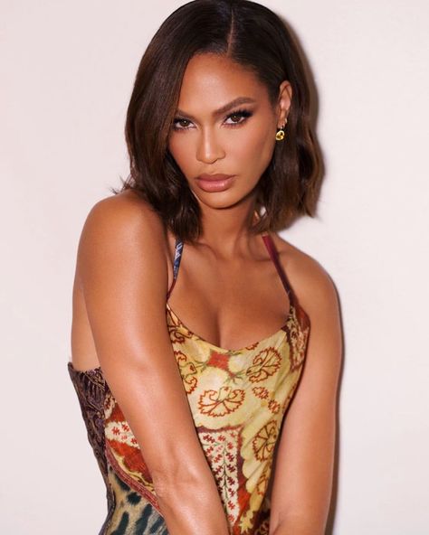 Joan Smalls on Instagram: “It’s Vintage ⚡️ #happyblackhistorymonth” Lip Sync Battle, Joan Smalls, Doutzen Kroes, Uni Outfits, Flawless Face, Chrissy Teigen, Rosie Huntington Whiteley, John Legend, Gorgeous Eyes