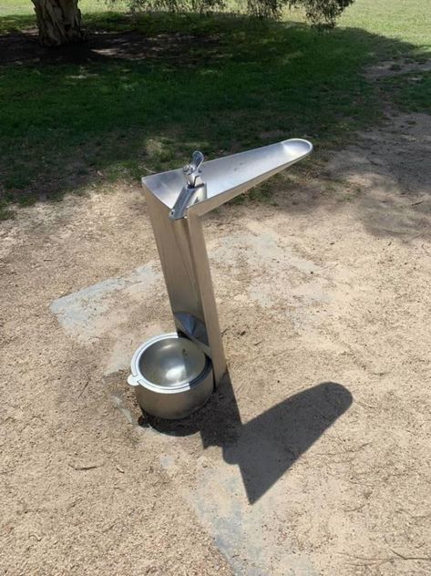 Dog Inventions, Drinking Water Fountain, Kennel Ideas, Dog Water Fountain, What Is Design, Backyard Dreams, Pet Kennels, Fancy Dog, Street Dogs