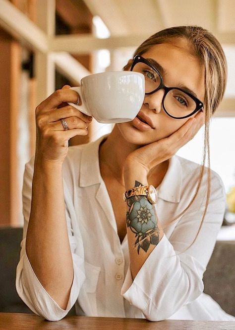 Coffee Shop Photography, Coffee Shot, Coffee Girl, Coffee Photography, Aesthetic Coffee, Photography Poses Women, But First Coffee, Coffee And Books, Branding Photoshoot