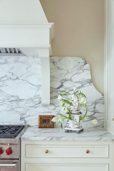 The Best Kitchen Backsplash and My Favorite Options Curved Kitchen Backsplash, Curved Backsplash Kitchen, Quartzite Backsplash Behind Stove, Curved Marble Backsplash, Scalloped Backsplash, Marble Backsplash Kitchen, Wolf Range, Granite Backsplash, Quartz Backsplash