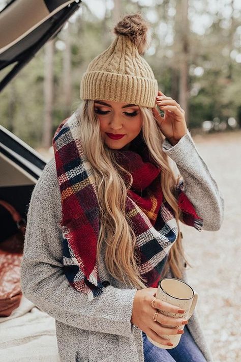 495dabfd0ca768a3c3abd672079f48b6desc43438161ri Hokkaido Fashion, Winter Fashion Photoshoot, Primrose Yellow, Christmas City, Yellow Beanie, Mountain Aesthetic, Beanie Outfit, City Vibes, Girl Drawings