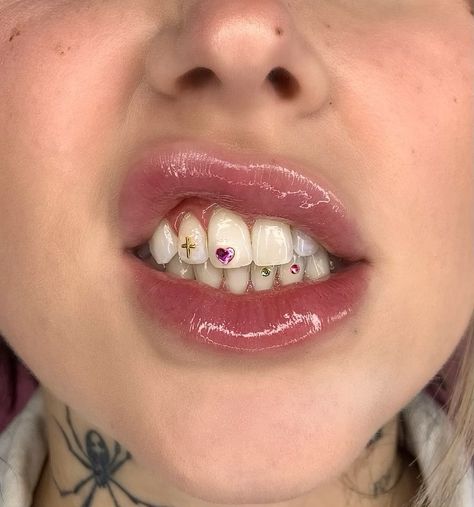 Tooth Gems Ideas, Gym Makeup, Grillz Teeth, Nail Piercing, Diamond Teeth, Tooth Gems, Cool Ear Piercings, Tooth Gem, Teeth Jewelry