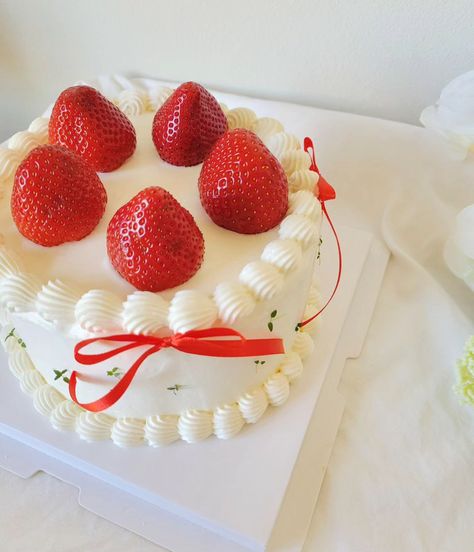 🍓 Strawberry season is here!! We received an order for a chocolate strawberry cake from @hey.jeud who has amazing taste in aesthetics 🎀 Thank you for thinking of us for this special occasion 🥰 we love tiny delicate leaves! #SaltAndCrème #customorder #chocolatestrawberry #coquetteaesthetic #coquettecake #rococo Cute Chocolate Cake Aesthetic, Berry Birthday Cake, Cute Chocolate Cake, Chocolate Cake Aesthetic, Strawberry Cake Aesthetic, Berry Birthday, Chocolate Strawberry Cake, Cute Chocolate, Tiny Cakes