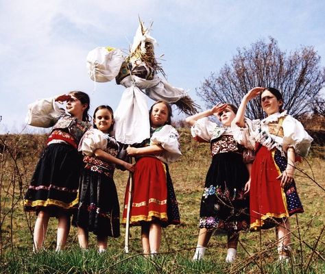 slovak-folk-costumes: Drowning of Morena in town... - oh gosh Slavic Paganism, Slavic Mythology, Slavic Folklore, European Aesthetic, Ukrainian Art, Folk Dresses, Harvest Festival, Eastern European, Folk Costume