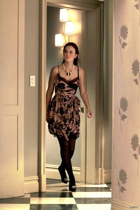 Door Core, Blair Fashion, Mode Gossip Girl, Gossip Girl Episodes, Estilo Blair Waldorf, Estilo Gossip Girl, Blair Waldorf Outfits, Blair Waldorf Gossip Girl, Stile Blair Waldorf