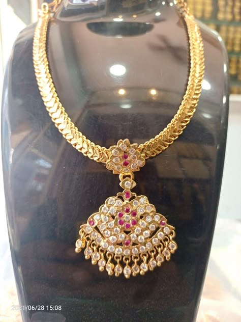 Nanthadu Designs Gold Latest, Nanu Pathakam Gold Designs, Naan Patti Necklace, Nanu Designs Gold, Gold Stone Necklace, Simple Necklace Designs, Kids Gold Jewelry, Necklace Fancy, Necklace Gold Jewelry