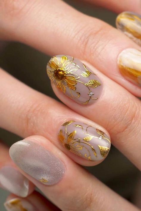 Sunflower Power - 19 Fashionable Summer Nail Designs You Won't Want to Miss Vintage Nail Art, Sunflower Nail, Sunflower Nail Art, Sun Nails, Nail Glam, Sunflower Nails, Summer Nail Designs, Asian Nails, Hello Nails