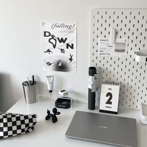 Bnw Aesthetic, Korea Y2k, Aesthetic Office, Acubi Fashion, Study Vlog, Kpop Room, Grey Aesthetic, Mini Vlog, Desk Inspo