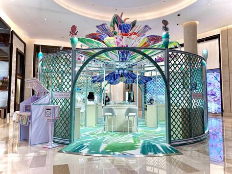 Van Cleef & Arpels: New « Poetic Garden » pop-up by French artist Alexandre Benjamin-Navet - Luxferity Magazine Skateboard Pictures, City Of Dreams, Props Concept, Trophy Design, Showroom Interior Design, Event Exhibition, Luxury Holidays, Diwali Decorations, Exhibition Space