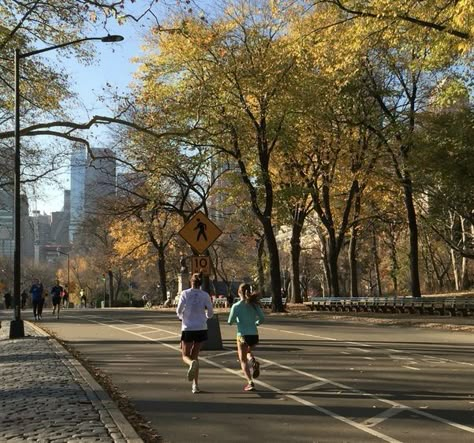 Central Park Running Aesthetic, Running In Central Park, Central Park Running, Running Central Park, Run Club Aesthetic, Ford Aesthetic, Central Park Aesthetic, Running Vibes, Jogging Aesthetic