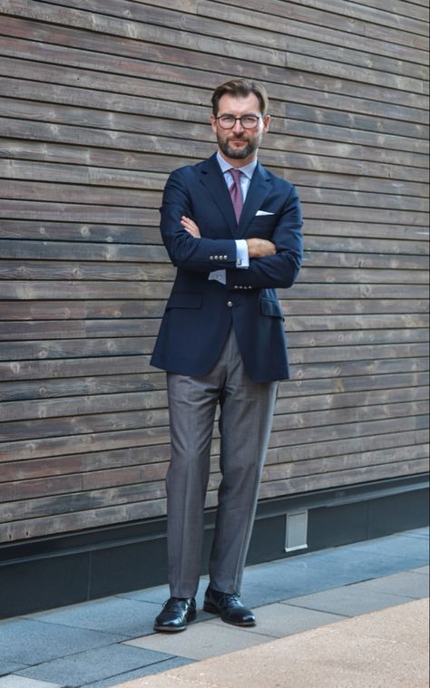 Navy blazer with grey trousers - menswear classics Men Navy Suit Outfit, Suit Mix And Match Men, Navy Blazer Grey Pants, Navy Blazer Outfits Men, Navy Suit Outfit Men, Grey Blazer Black Pants, Navy Suit Tie, Navy Blazer Outfit, Navy Blue Blazer Outfit