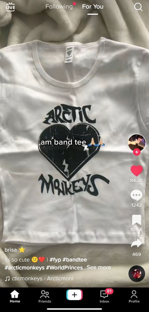 Arctic Monkeys Shirt Outfit, Arctic Monkeys Graphic Tee, Arctic Monkeys Tshirts, Arctic Monkeys Band Tee, Arctic Monkeys Concert Fits, What To Wear To An Arctic Monkeys Concert, Arctic Monkeys Concert Outfit Plus Size, Artic Monkeys Inspired Outfits, Arctic Monkeys Tee