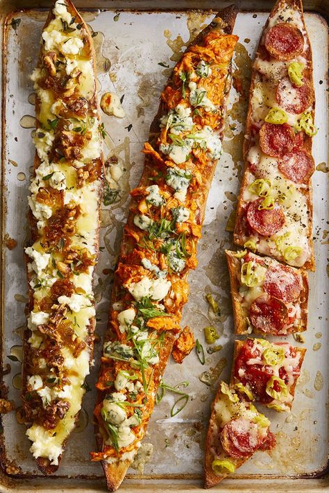 Baguette Pizza Recipe, Easy Leftover Turkey Recipes, Easy Super Bowl, Leftover Turkey Recipes, Superbowl Party Food, God Mat, Football Food, Super Bowl Food, Snacks Für Party