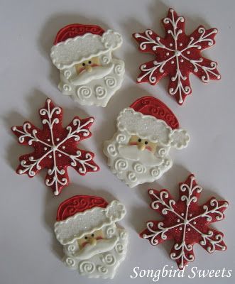 LOTS of holiday cookie decoration ideas on this blog. Her cookies are beautifully decorated! Jul Kaka, Snowflake Sugar Cookies, Snowflake Sugar, Cute Christmas Cookies, Snowflake Cookies, Xmas Cookies, Fancy Cookies, Christmas Cookies Decorated, Christmas Sugar Cookies