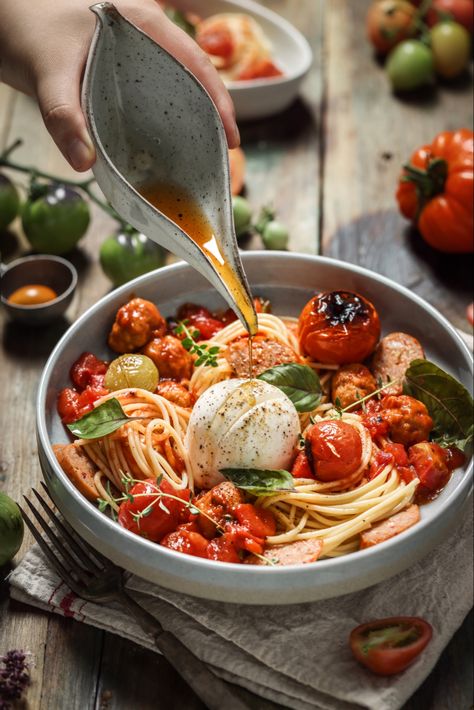 Food Photography Spaghetti, Spaghetti Photography Food Styling, Italian Pasta Photography, Bistro Food Photography, Cpg Food Photography, Food Moodboard Aesthetic, Pasta Photography Food Styling Ideas, Italian Cooking Aesthetic, Food Menu Photography