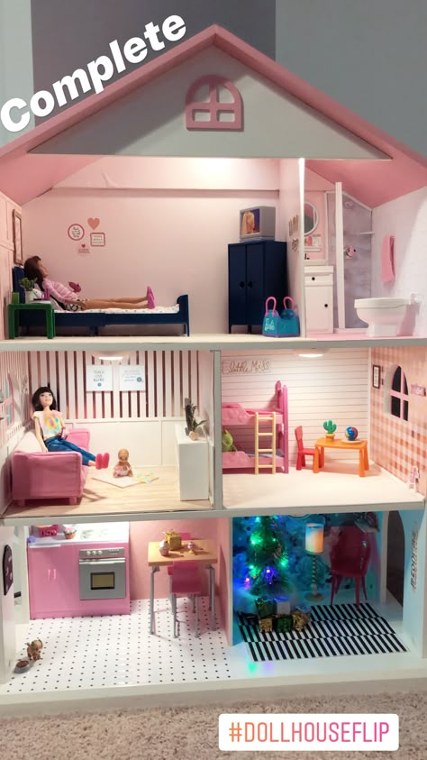 Created a Barbie House from a bookshelf. So much doing this. Bookshelf Barbie House, Barbie Bookshelf House, Diy Barbie Dollhouse Cardboard, Dollhouse For Barbie Dolls, Barbie House Diy Homemade, Home Made Barbie House, Diy Barbie Dream House, Diy Barbie House Cardboard, Barbie House Ideas