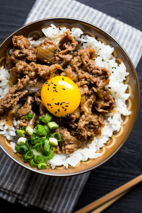 Gyudon (Japanese Beef and Rice Bowl) Perfect Health Diet, Japanese Beef, Beef Rice, Rice Bowls Recipes, Beef And Rice, Japanese Cooking, Japanese Dishes, Rice Bowl, Japan Food