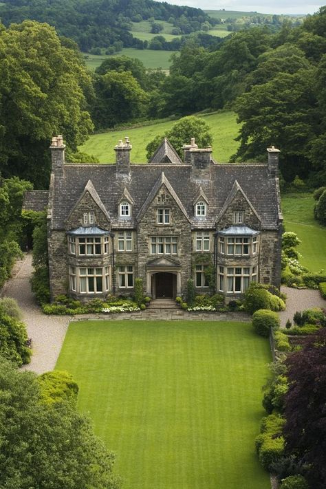 British Country House, Cotswolds House, British Manor, British House, I Am Manifesting, Stone Mansion, Antique Architecture, Houses Decor, Stone Facade