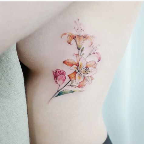 Tiger Lily Tattoo, Lilly Flower Tattoo, Tiger Lily Tattoos, Realistic Flower Tattoo, Lillies Tattoo, Lily Tattoo Design, Lily Flower Tattoos, Rib Tattoos For Women, Floral Thigh Tattoos