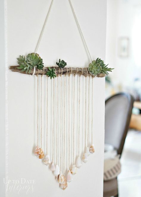 So much beachy goodness! DIY coastal decor ideas for your home or cottage. With vintage finds, upcycled decor and thrifty summer decorating ideas. #coastalstyle #beachdecor #thrifted #vintagefinds #cottageliving House Decor Ideas, Seashell Projects, Interior Vintage, Shell Crafts Diy, Trendy Beach, Shell Decor, Beach Cottage Decor, Décor Boho, Beach Crafts