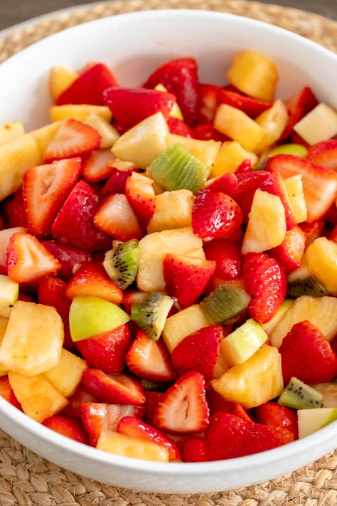 Easy Fruit Salad Simple Fruit Salad Recipe, Fruit Salad Aesthetic, Fruit Salad Dressing, Fruit Salad Ingredients, Easy Fruit Salad, Easy Fruit Salad Recipes, Fruits Salad, Dressing For Fruit Salad, Fruit Salad Easy