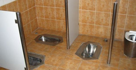 Using the bathroom is something universal to every human being. So why aren't all bathrooms, regardless of which country they are in, universally easy to use? Hopefully, these tips will help you. Wc Jongkok, Single Basin Sink, Bathroom Rules, Public Bathrooms, Public Restroom, Bathroom Cleaning, Small Bathroom Remodel, Toilets, Toilet Seat