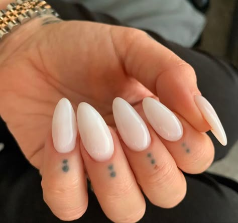 Stelleto Nails, White Almond Nails, Work Nails, School Nails, Almond Acrylic Nails, Cute Gel Nails, Coffin Nails Long, Pink Acrylic Nails, Neutral Nails