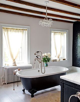 My grandmother, Lillie, had a tub exactly like this in our old cabin. Would love to recreate this in a lake house someday! Luxury Bathrooms, Bad Inspiration, Modern Bathrooms, New England Style, England Style, Dream Bathrooms, Clawfoot Tub, Dream Bathroom, Bath Tub