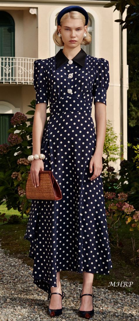 Alessandra Rich Spring 2019_ from vogue.com Alessandra Rich 2023, Alexandra Rich, Alessandra Rich Dresses, Rich Clothes, Gamine Style, Alessandra Rich, Dinner Outfits, Work Outfits Women, Autumn Fashion Women