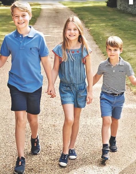 Prince Charlotte, Princess Charlotte And Prince Louis, Düşes Kate, Prince George Alexander Louis, English Royal Family, Prince Louis, Familia Real, Family Christmas Cards, Young Royals