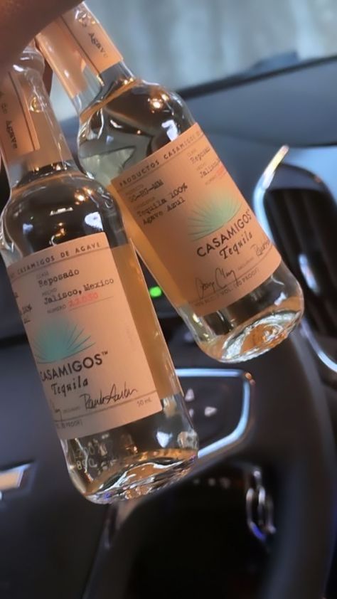 Casamigos Aesthetic, Cyberghetto Aesthetic, Shots Alcohol Recipes, Liqueur Drinks, Pretty Alcoholic Drinks, Shots Alcohol, Yummy Alcoholic Drinks, Starbucks Drinks Recipes, Fruity Drinks