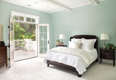 Aberdeen Green BM 1186 Woodlawn Blue, Bedroom Paint Colors Master, Beautiful Bedroom Designs, Tranquil Bedroom, Paint Colors Benjamin Moore, Dark Furniture, Casa Vintage, Bedroom Color Schemes, Bedroom Paint Colors